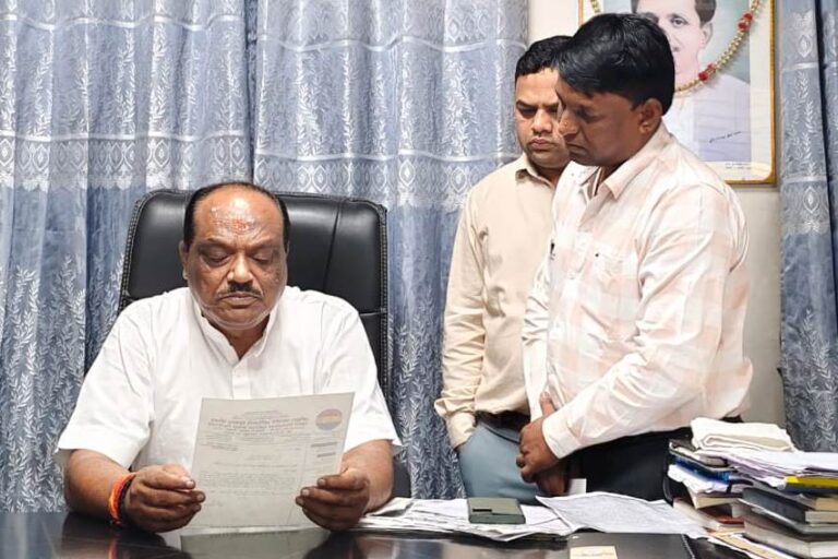 आदिवासी ब्लॉक में सांदीपनी स्कूल में बस सेवा प्रारंभ करने की मांग