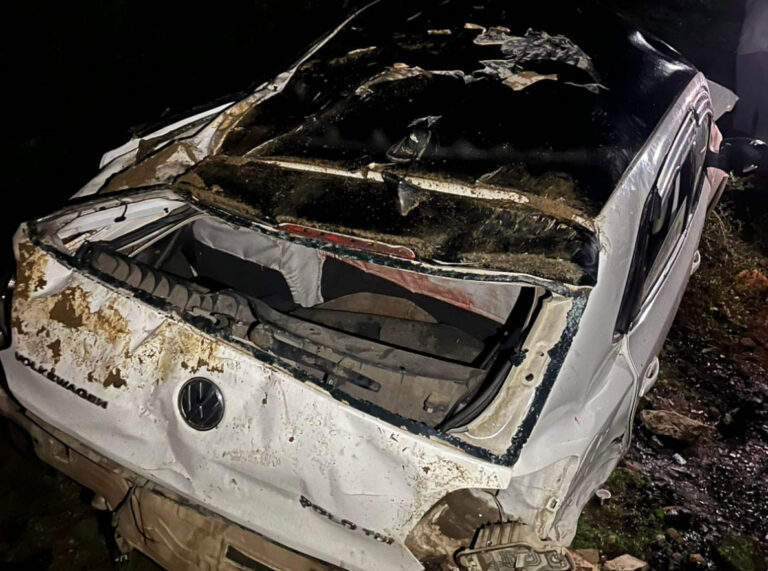 सारनी के पास नावघाट में कार पलटी, एक अधिवक्ता की मौत, पांच घायल