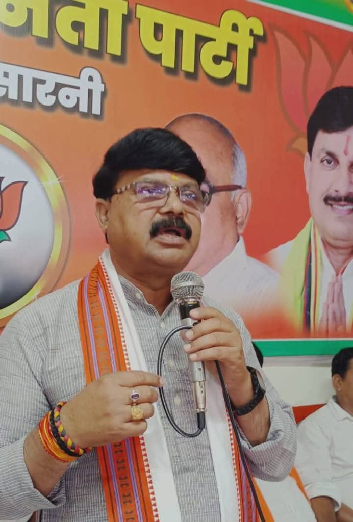 यहां व्यक्ति से नहीं अपितु पार्टी से व्यक्ति कि पहचान होती है: सुधाकर पवार