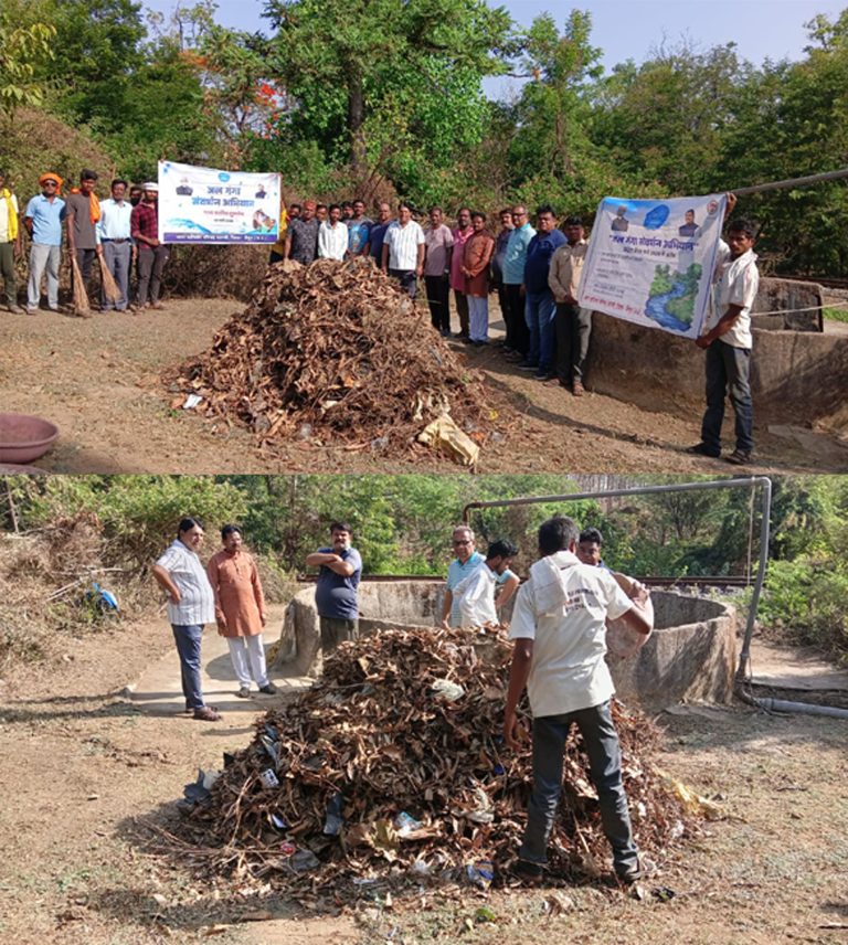 वार्ड 16 के सार्वजनिक कुएं को जल गंगा अभियान के तहत श्रमदान कर किया साफ, रास्ते पर झाडू लगाकर नपाध्यक्ष और पार्षदों ने की सफाई