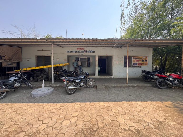 बिजली कंपनी ने बिना अनुमति बनाया भवन, नगर परिषद ने थमाया नोटिस