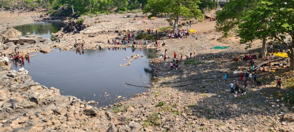 मां ताप्ती के घोघरा घाट पर उमड़ी आस्था की भीड़