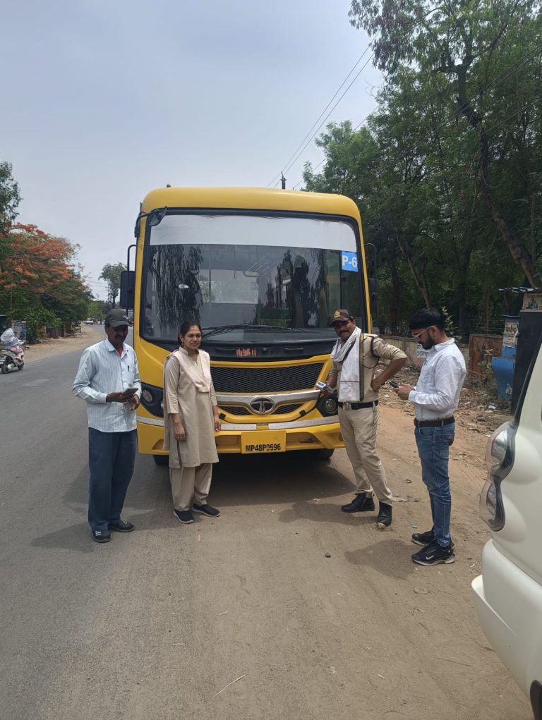बैतूल में परिवहन विभाग की सख्त कार्रवाई, 32 स्कूली वाहनों की जांच में 20 पर चालान, दो जप्त