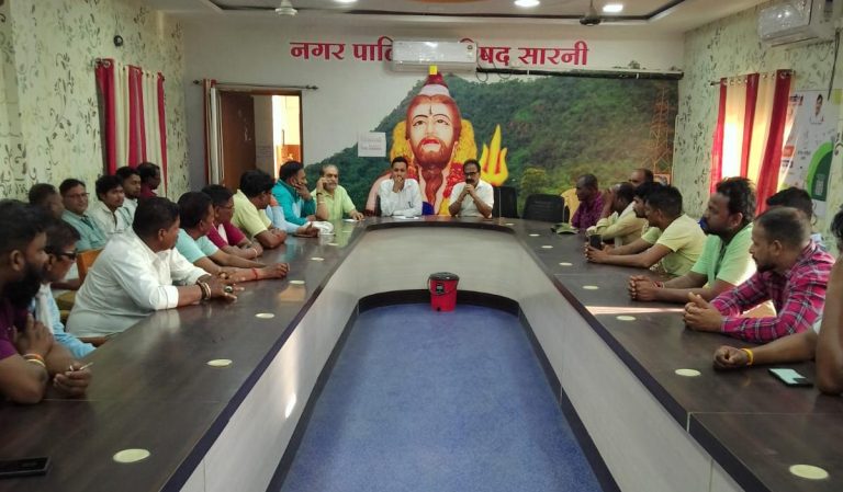 रूट चार्ट का पालन नहीं करने वाले टीपर चालकों पर होगी कार्यवाही, पीपीई किट में तैनात रहेंगे चालक हेल्पर, सुपरवाइजरों को भी सख्त हिदायत