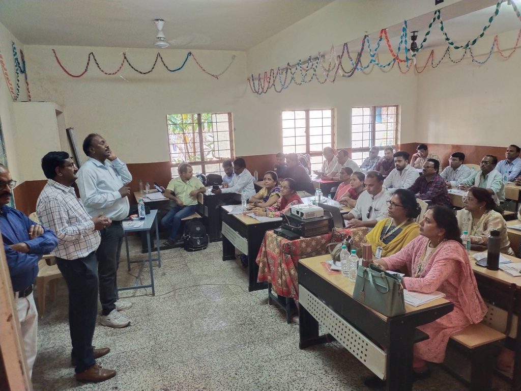 जनगणना को लेकर तृतीय बैच का प्रशिक्षण, 1 से 30 मई तक घर-घर जाकर प्रगणक व पर्यवेक्षक करेंगे मकान सूचीकरण का कार्य