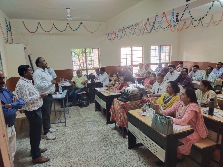 जनगणना को लेकर तृतीय बैच का प्रशिक्षण, 1 से 30 मई तक घर-घर जाकर प्रगणक व पर्यवेक्षक करेंगे मकान सूचीकरण का कार्य