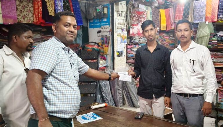 दुकानों से अमानक पॉलीथीन जब्त, तीन दुकानदारों पर जुर्माना, सख्ती से होगी दुकानों की जांच, सिंगलयूज पॉलीथीन पर पूरी तरह प्रतिबंध का होगा पालन