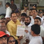 स्थानीय कामगारों और ठेकेदारों को मिले काम इस मांग को लेकर ब्लॉक कांग्रेस ने सौंपा ज्ञापन