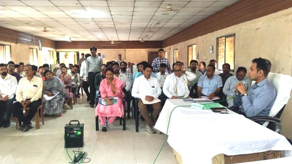जनपद आमला में योजनाओं एवं कार्यक्रमों की कलेक्टर डॉ. सोनवणे ने की विस्तृत समीक्षा