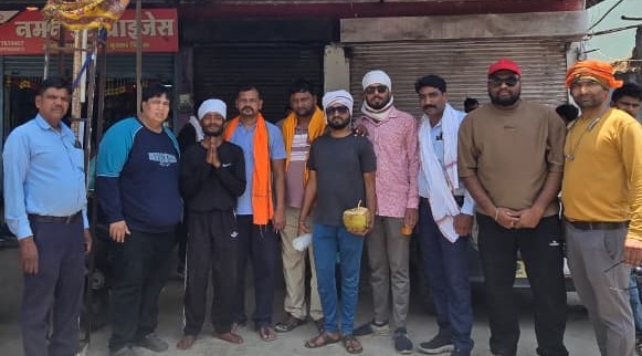 दंडवत यात्रा के 57वें दिन सारनी पहुंचे आकाश कुमरे, 800 किमी का कठिन सफर जारी