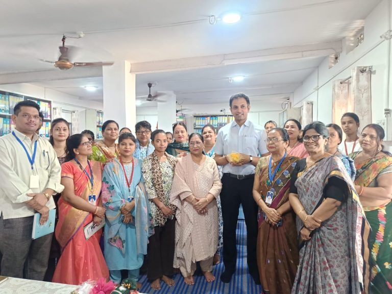 बैतूल कलेक्टर डॉ. सौरभ संजय सोनवणे ने किया ग्राम भारती महिला मंडल का औचक निरीक्षण, महिलाओं के कार्यों की सराहना