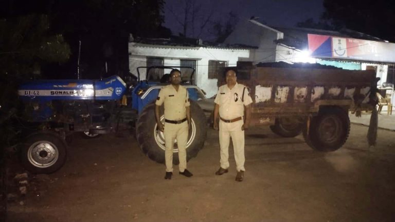 अवैध कोयला परिवहन पर पुलिस की बड़ी कार्रवाई, ट्रैक्टर-ट्रॉली सहित 3 टन कोयला जब्त