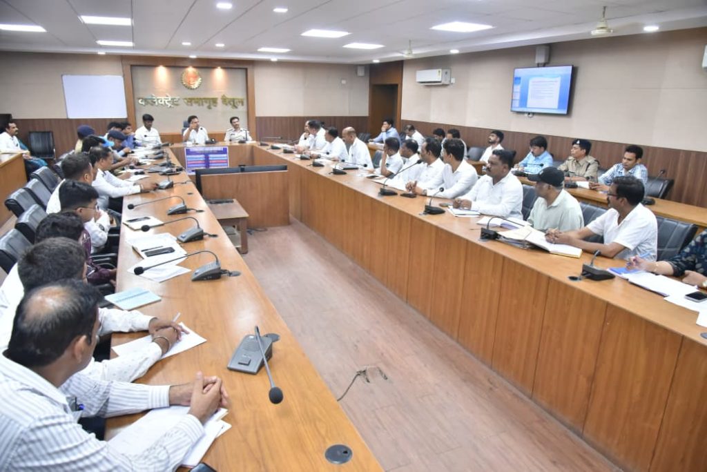 अवैध उत्खनन और अतिक्रमण के विरुद्ध संयुक्त कार्रवाई सुनिश्चित करें : कलेक्टर डॉ. सोनवणे