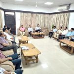 बिना कारण श्रमिकों को काम से न हटाएं: कलेक्टर