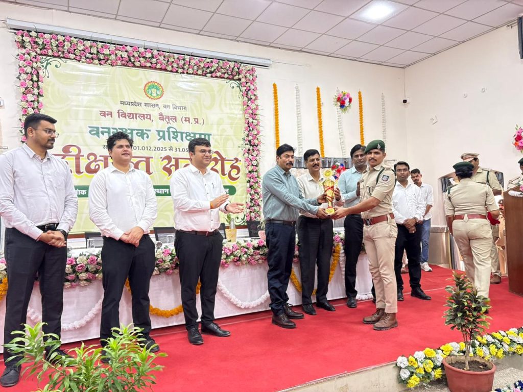 वन विद्यालय बैतूल में हर्षोल्लास से मनाया दीक्षांत समारोह