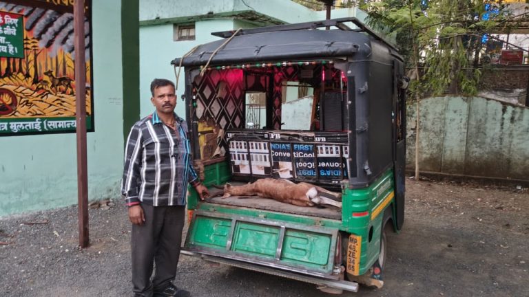 घायल हिरण को लेकर 27 किमी दौड़ी दिनेश पंवार की ऑटो एम्बुलेंस