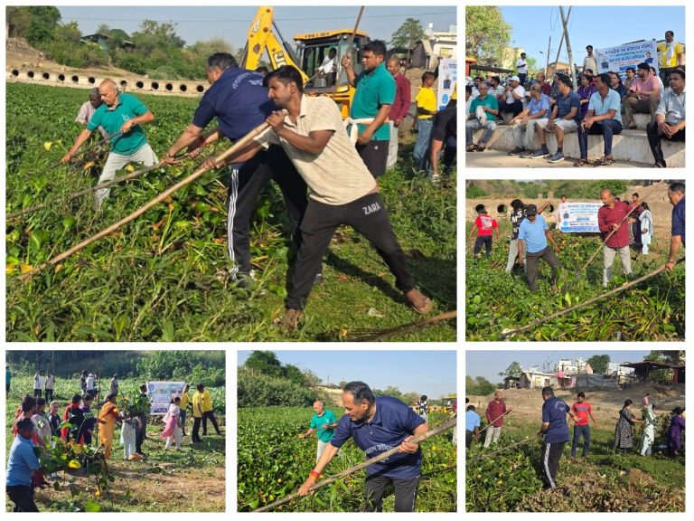 जल गंगा संवर्धन अभियान के अन्तर्गत आज बैतूल की जीवनदायिनी नदी माँ माचना को जल खरपतवार से मुक्त करने हेतु नियमित श्रमदान अभियान में की सहभागिता