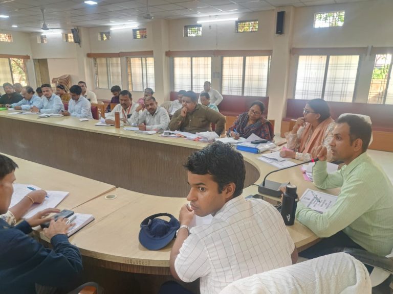 पेयजल, शौचालय, बिजली आदि आधारभूत व्यवस्थाएं मजबूत रहे: कलेक्टर डॉ. सोनवणे