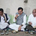 मुख्यमंत्री डॉ. मोहन यादव ने कुकरू में ग्रामीण परिवार के साथ किया रात्रि भोजन