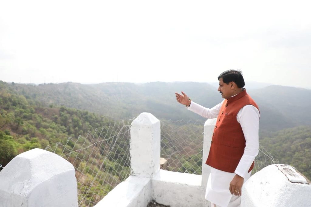 मुख्यमंत्री डॉ. यादव ने कुकरू में बुच पॉइंट का किया अवलोकन