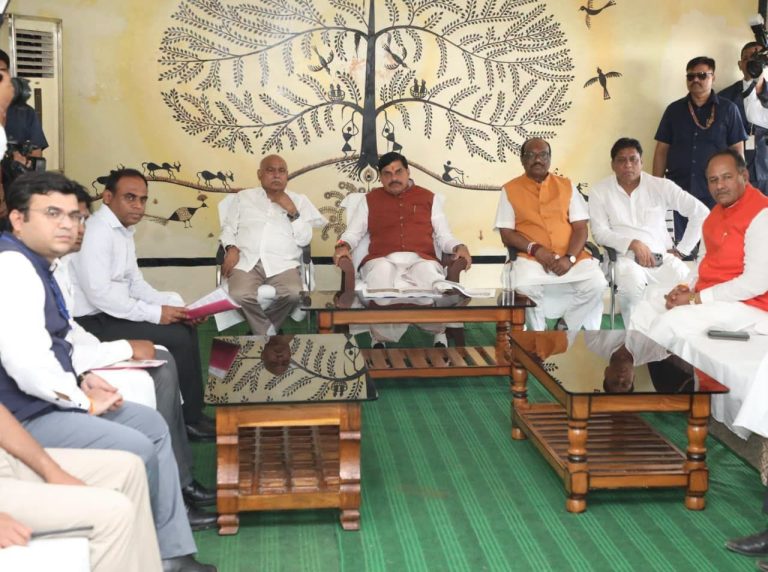 मुख्यमंत्री डॉ. यादव ने कुकरू में पर्यटन विकास की कार्ययोजना के प्रजेंटेशन का अवलोकन किया