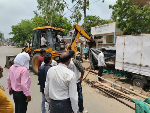 बिना अनुमति के बनी 7 अवैध गुमटियां हटाईं