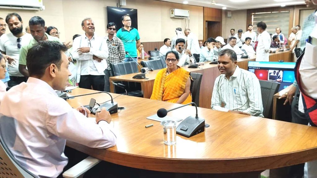 जनसुनवाई में प्राप्त आवेदनों का करें त्वरित निराकरण: कलेक्टर डॉ. सोनवणे