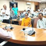 जनसुनवाई में प्राप्त आवेदनों का करें त्वरित निराकरण: कलेक्टर डॉ. सोनवणे