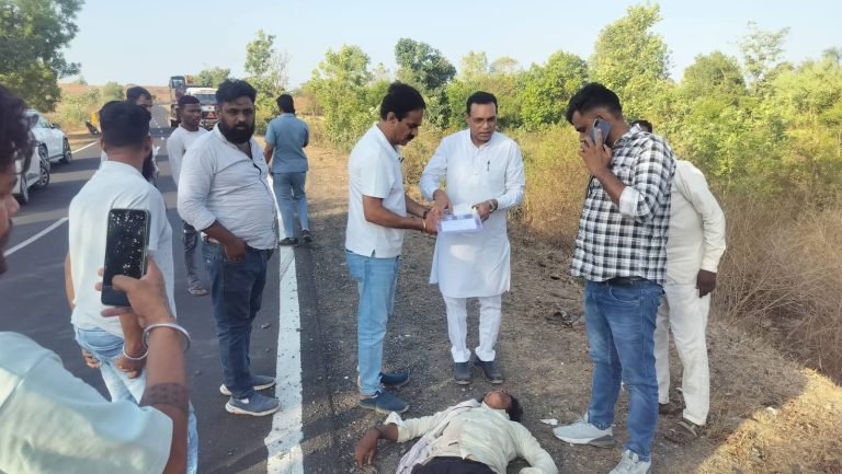 विधायक डॉ. योगेश पंडाग्रे ने सड़क पर घायल युवक की बचाई जान
