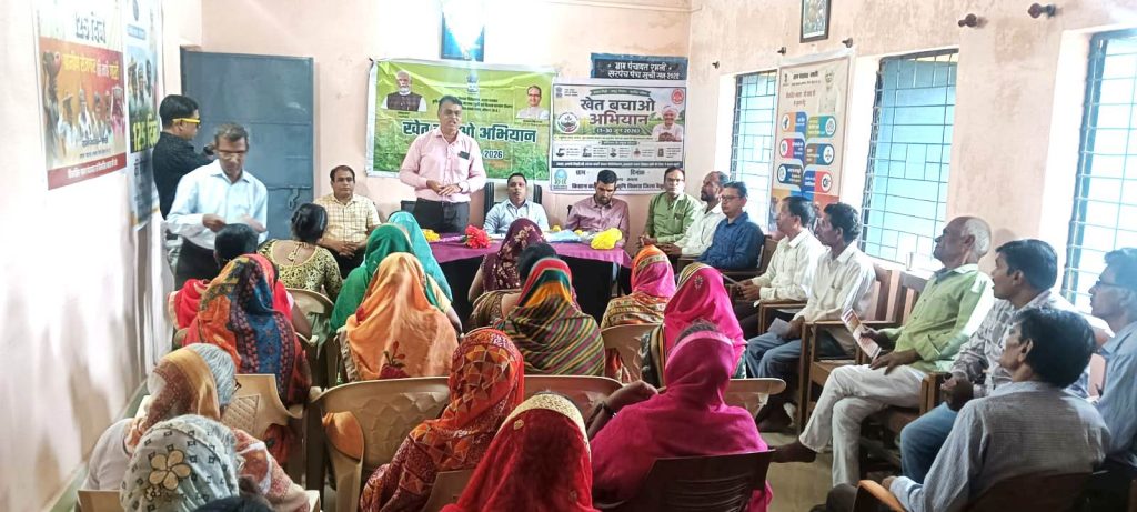 खेत बचाओ अभियान के तहत किसानों को प्राकृतिक खेती और संतुलित उर्वरक उपयोग का दिया प्रशिक्षण
