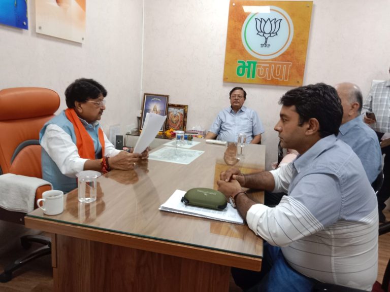 मध्यप्रदेश शासन के कैबिनेट मंत्री श्री कैलाश विजयवर्गीय ने भाजपा प्रदेश कार्यालय में कार्यकर्ताओं से किया संवाद