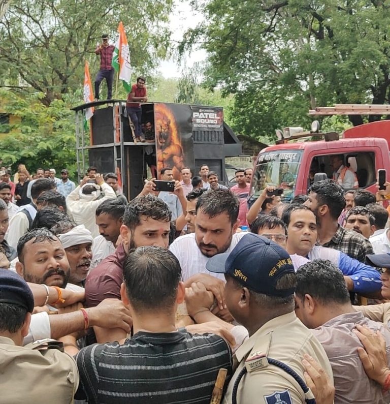 युवा कांग्रेस का प्रदर्शन, प्रदेश उपाध्यक्ष सहित 12 गिरफ्तार