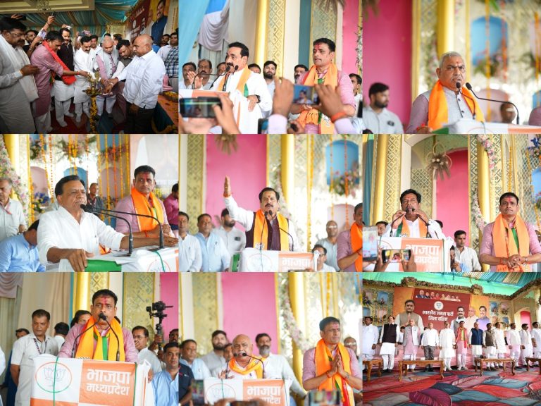 राष्ट्रीय सह संगठन महामंत्री शिवप्रकाश, भाजपा प्रदेश अध्यक्ष हेमंत खण्डेलवाल, प्रदेश प्रभारी डॉ. महेंद्र सिंह, क्षेत्रीय संगठन महामंत्री अजय जामवाल, उप मुख्यमंत्री जगदीश देवड़ा, वरिष्ठ नेता डॉ. नरोत्तम मिश्रा, उपचुनाव के प्रभारी व सांसद भारत सिंह कुशवाह एवं पार्टी प्रत्याशी आशुतोष तिवारी ने दतिया उपचुनाव कार्यालय का उद्घाटन कर संबोधित किया