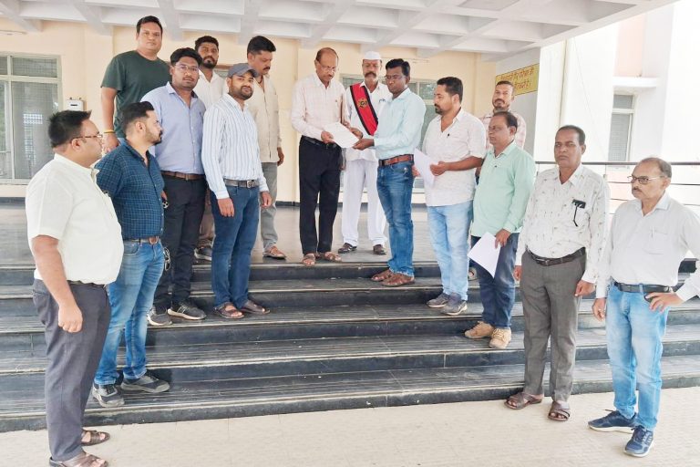 पटवारी संवर्ग का लंबित कैडर रिव्यू शीघ्र लागू कर पदोन्नति दी जाए