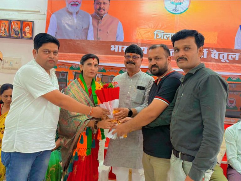 सुनीता देशमुख महिला मोर्चा जिलाध्यक्ष नियुक्त