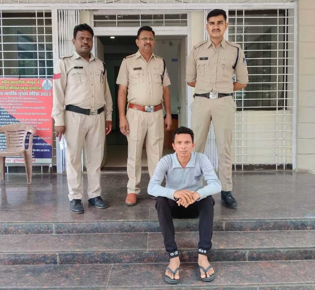 महिला की अश्लील फोटो बनाकर फर्जी सोशल मीडिया आईडी से वायरल करने वाला आरोपी सारणी पुलिस द्वारा गिरफ्तार