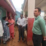 कलेक्टर डॉ. सोनवणे ने प्राथमिक शाला बंजारी ढाल का किया निरीक्षण