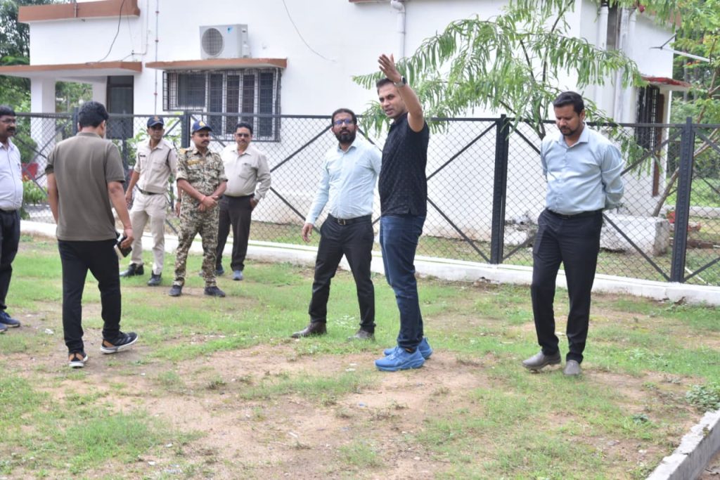 कलेक्टर डॉ. सौरभ संजय सोनवणे ने शहर में विकास कार्यों का किया निरीक्षण