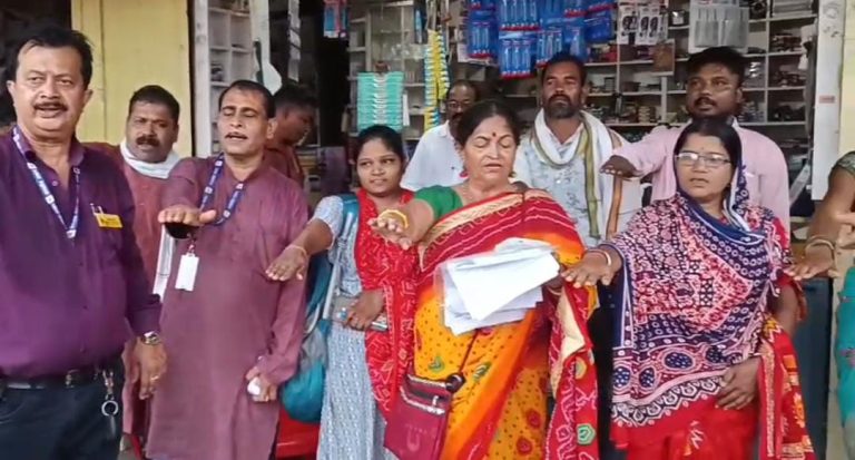 घोड़ाडोंगरी में सामाजिक न्याय विभाग के दल ने किया जन-जागरूकता कार्यक्रम